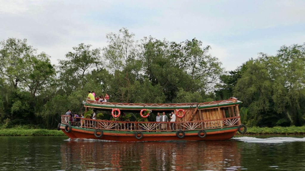 KampotRiverTourBoat1
