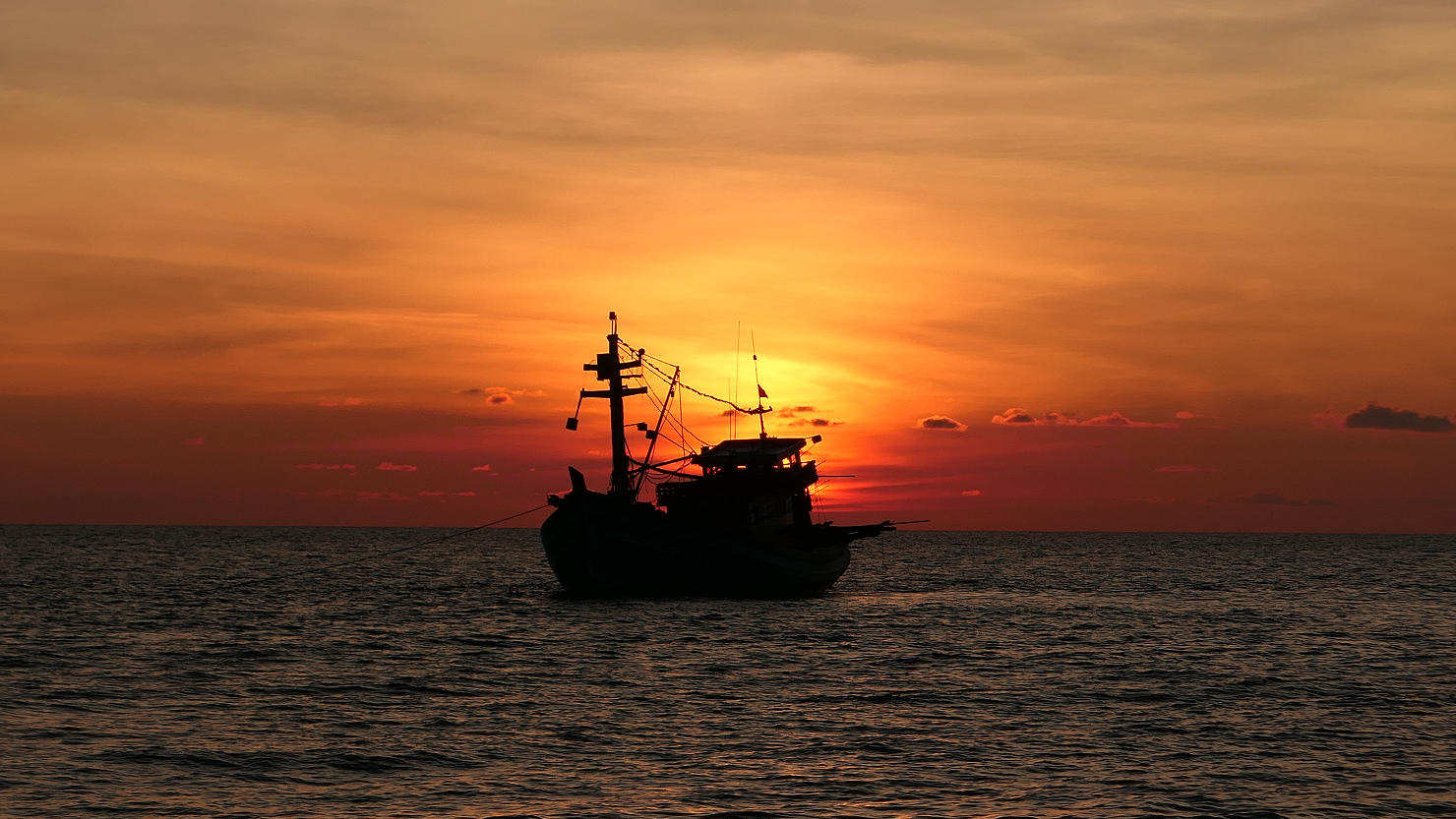 PhuQuocSunsetBoatBlocking Sun1