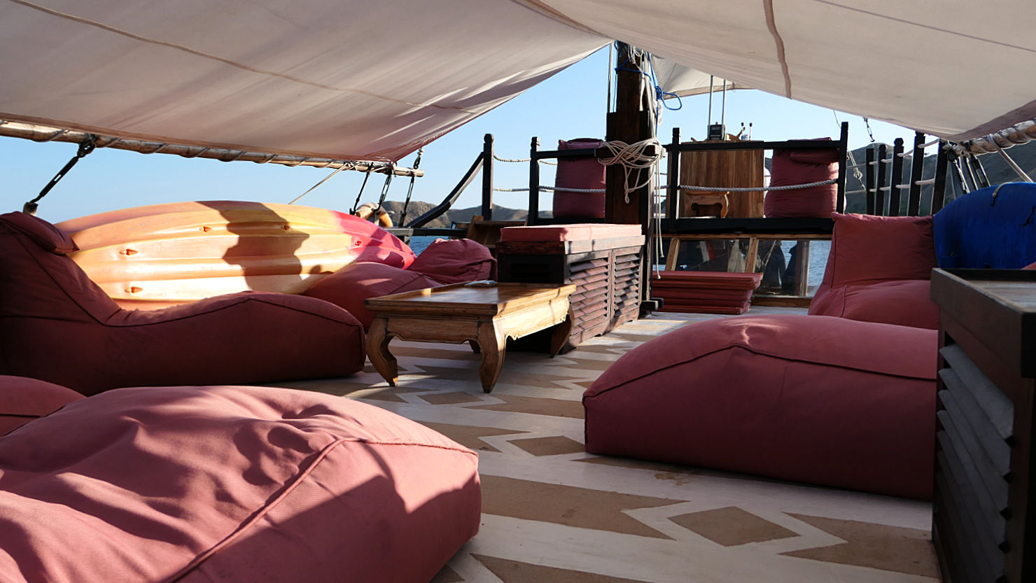 1gLAboardLoungeDeck1