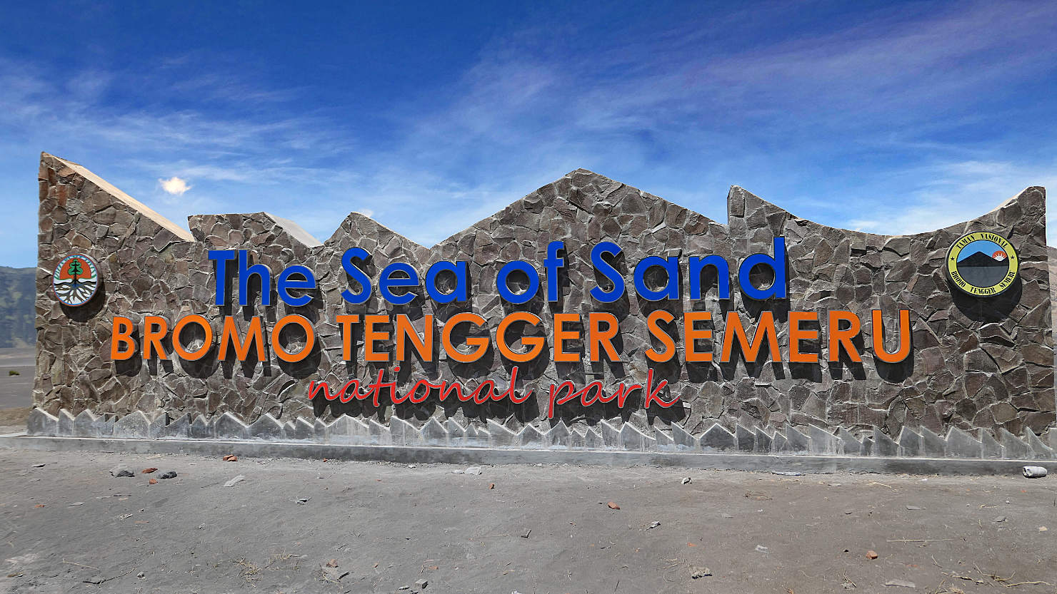 5a_BromoSeaofSandSign1