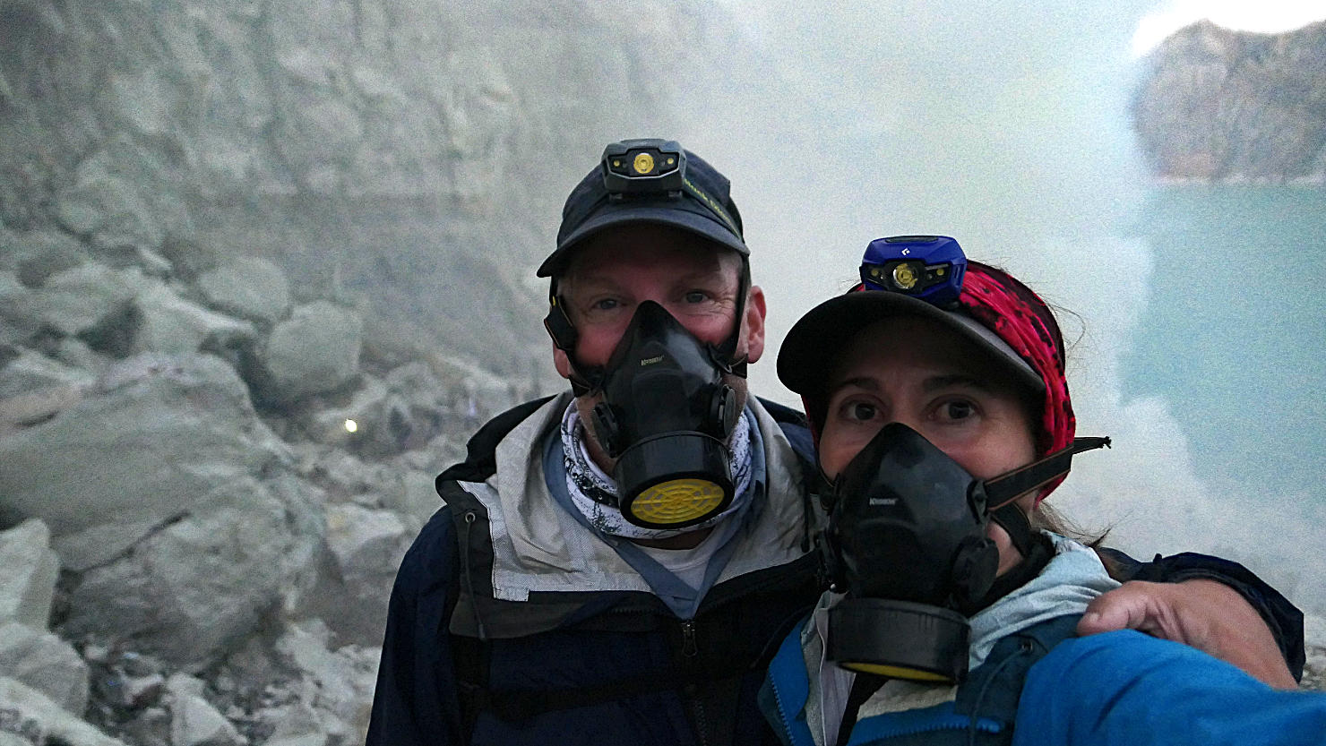 5p_IjenR&ASelfieGasMasks2