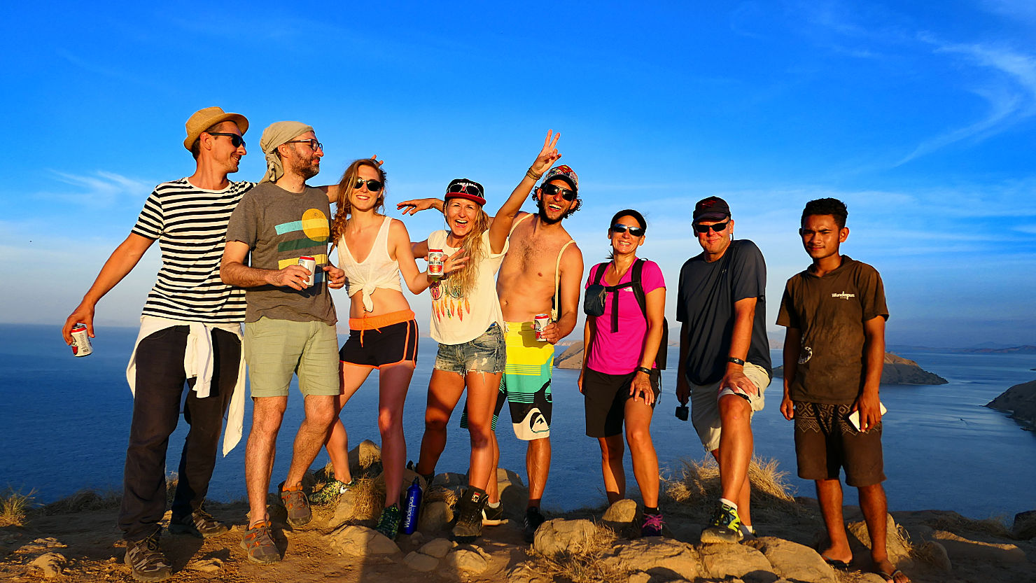 6dLAboardSunsetHikeGroup2