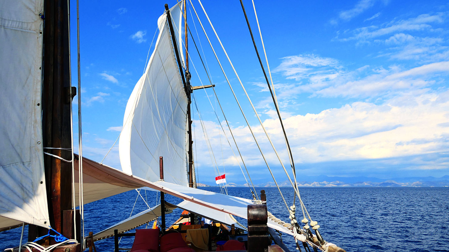 8aLAboardWunderpusUnderSail1