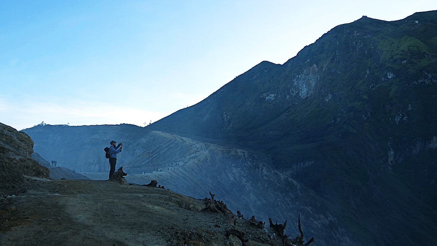 8b_IjenRickGoProCraterRimPostSunrise