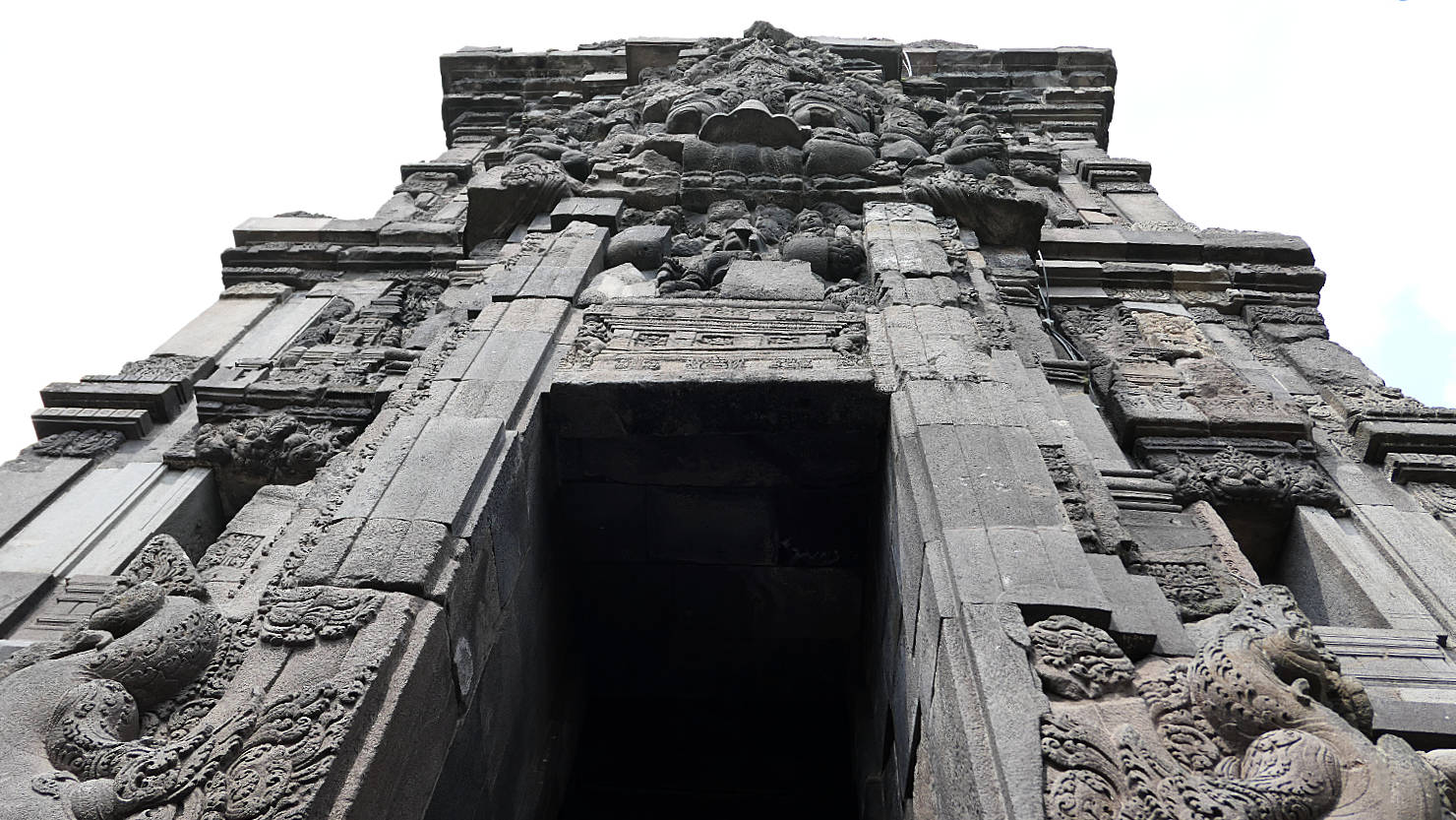 d2_PrambananTempleDoorway