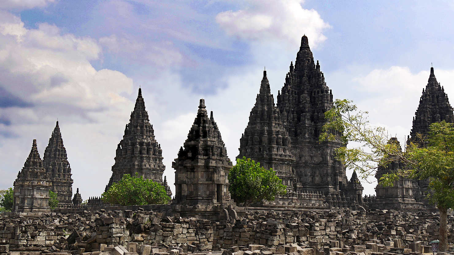d5_PrambananTemplesTreesBrokenStonesGOOD