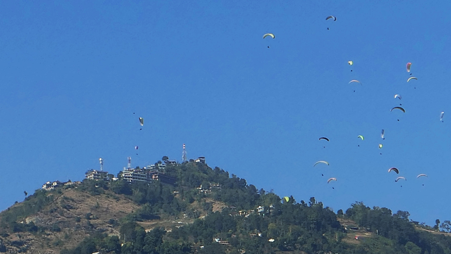 1a_PokParagliders