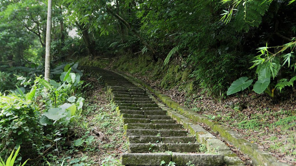 2a4_SandiaolingHikeFirstStairs