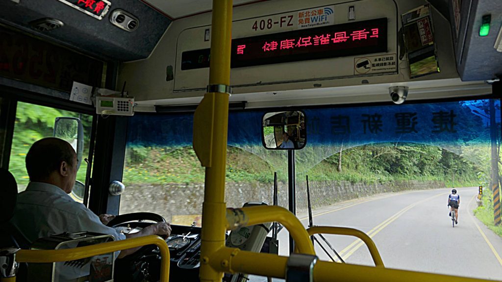 3a4_WulaiBusDriverAndCyclist