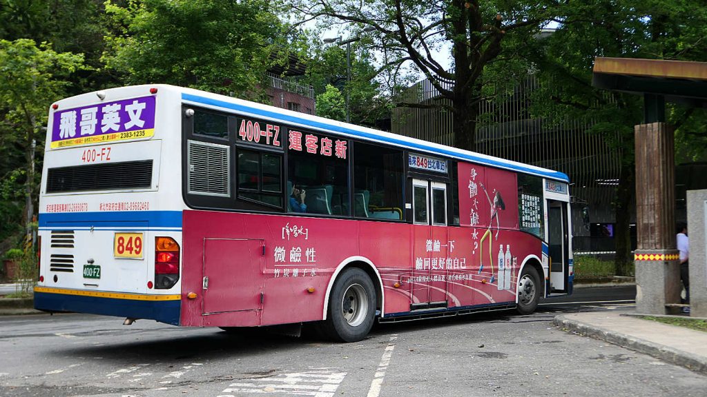 3a5_WulaiBusAtWulaiStation