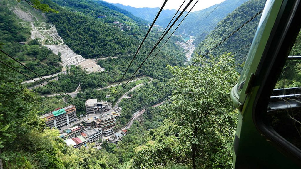 3d4_WulaiViewOfTownFromTopOfCableCar