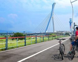 Rick on the waterfront bike path. Greater Taipei, Taiwan.